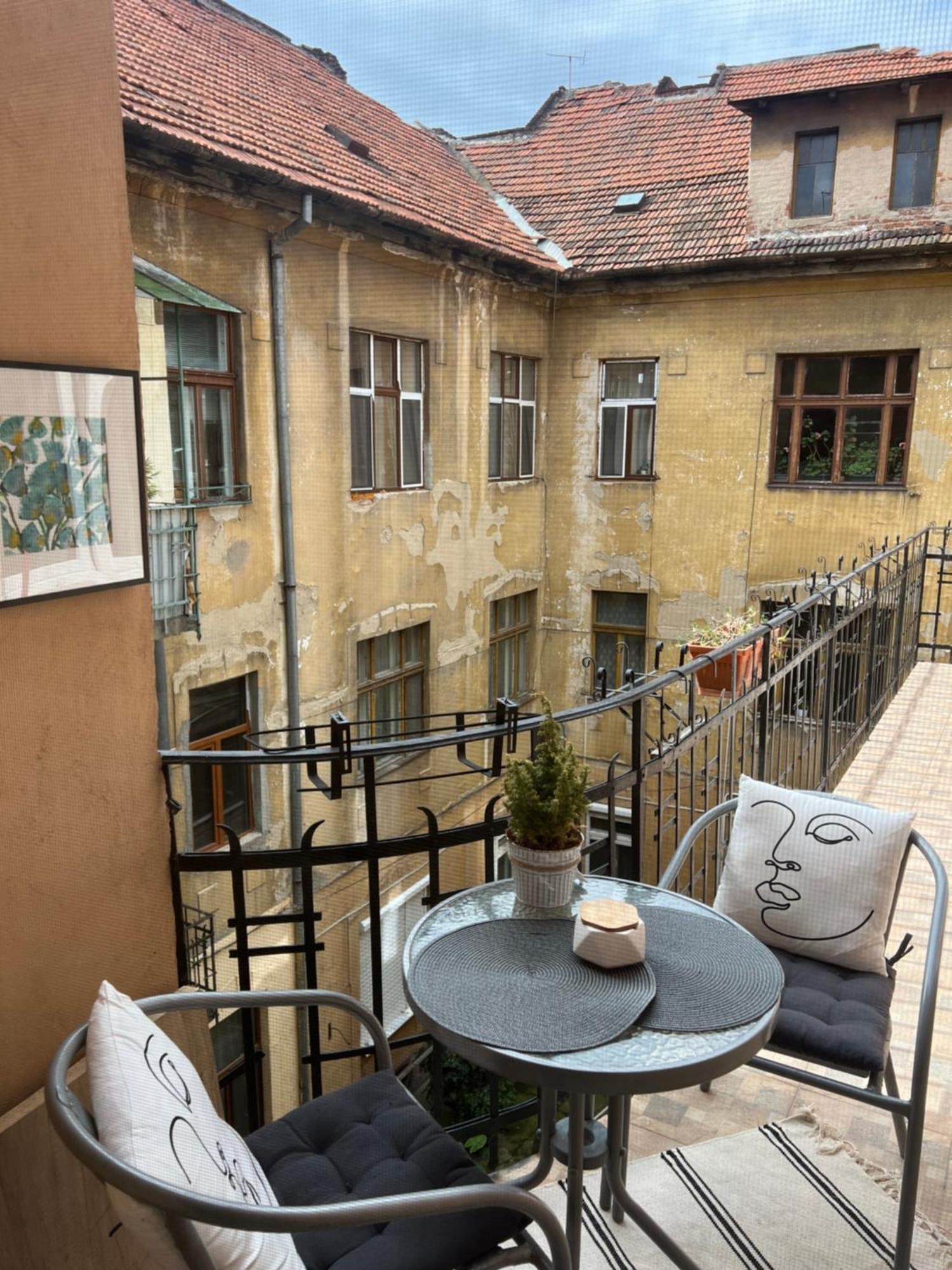 La Strada Central Apartament Oradea Exterior photo